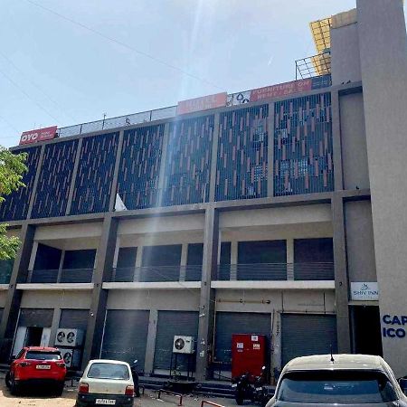 Collection O 12462 Hotel Shiv Inn Gandhinagar Ngoại thất bức ảnh