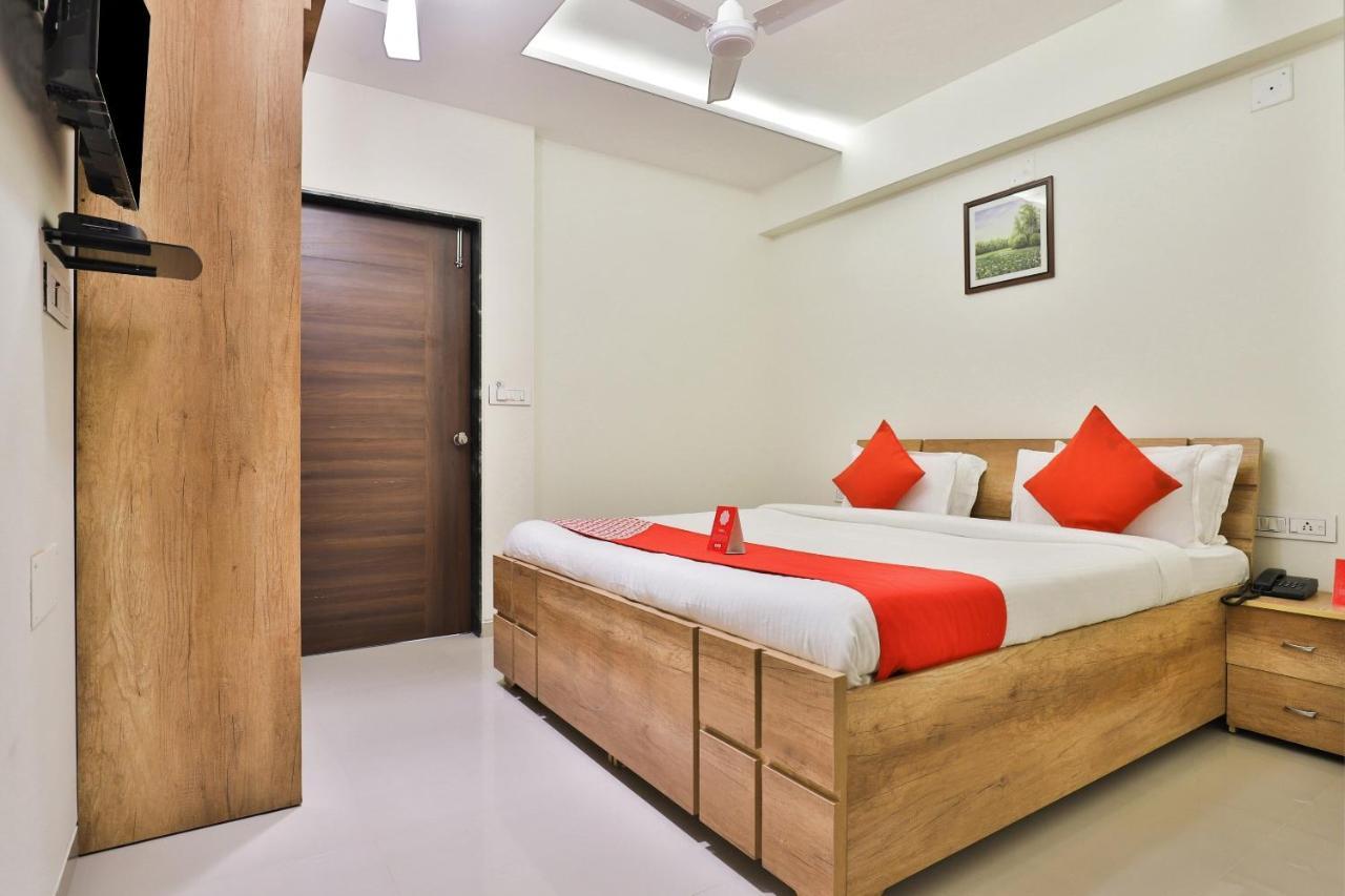 Collection O 12462 Hotel Shiv Inn Gandhinagar Ngoại thất bức ảnh