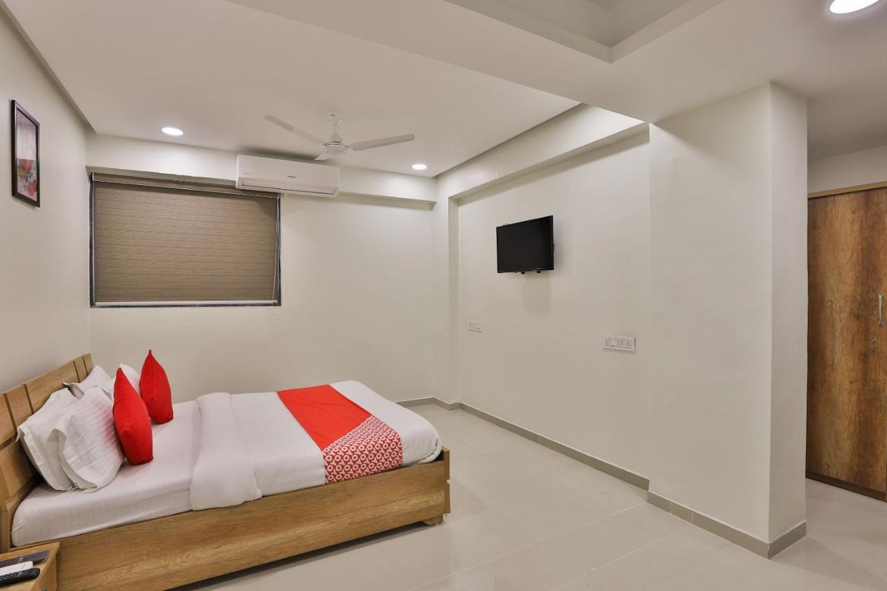 Collection O 12462 Hotel Shiv Inn Gandhinagar Ngoại thất bức ảnh