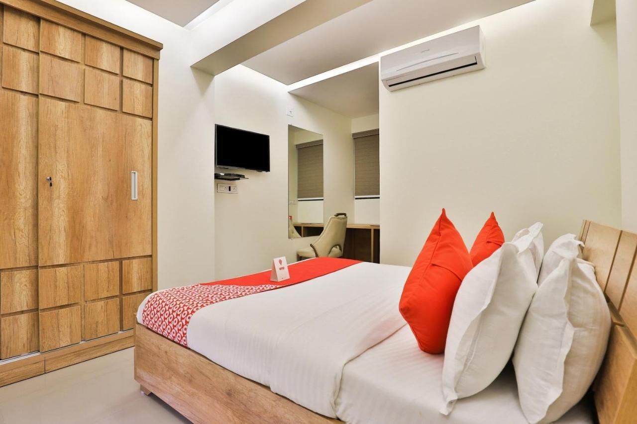 Collection O 12462 Hotel Shiv Inn Gandhinagar Ngoại thất bức ảnh