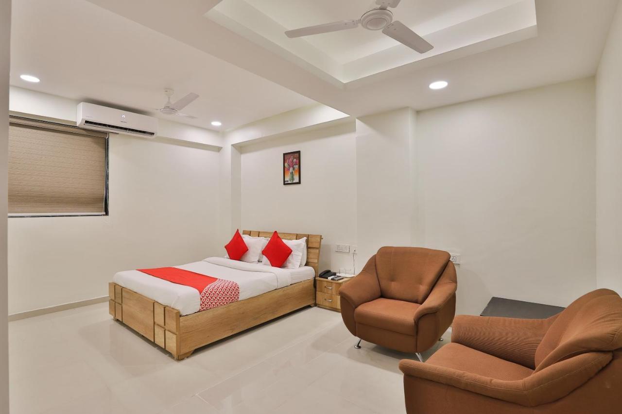 Collection O 12462 Hotel Shiv Inn Gandhinagar Ngoại thất bức ảnh