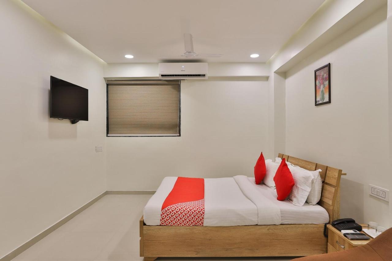 Collection O 12462 Hotel Shiv Inn Gandhinagar Ngoại thất bức ảnh