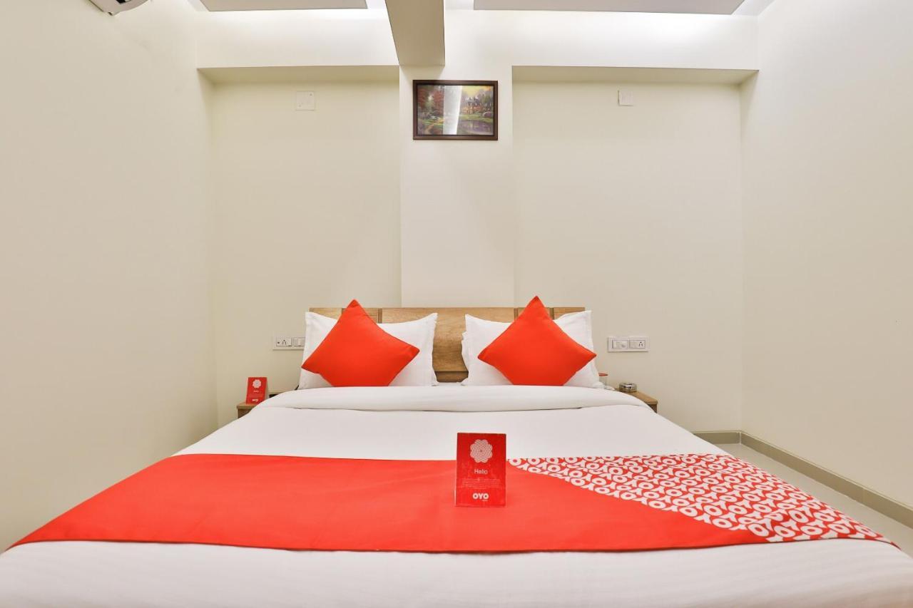 Collection O 12462 Hotel Shiv Inn Gandhinagar Ngoại thất bức ảnh