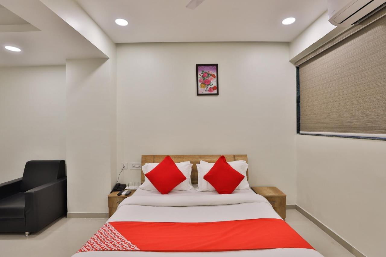 Collection O 12462 Hotel Shiv Inn Gandhinagar Ngoại thất bức ảnh