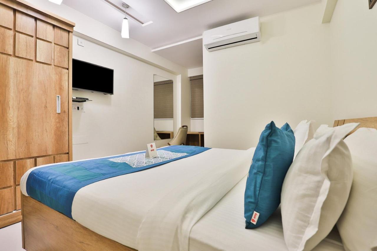 Collection O 12462 Hotel Shiv Inn Gandhinagar Ngoại thất bức ảnh