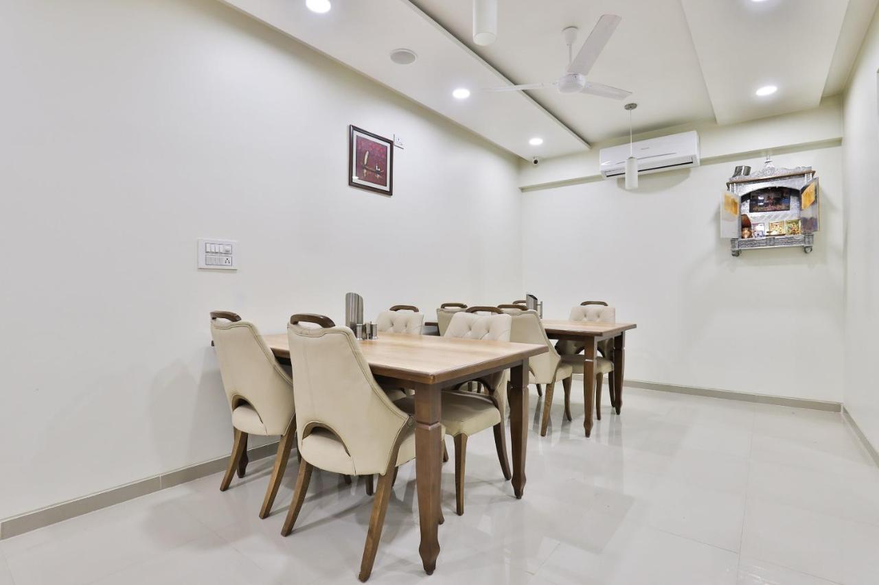 Collection O 12462 Hotel Shiv Inn Gandhinagar Ngoại thất bức ảnh