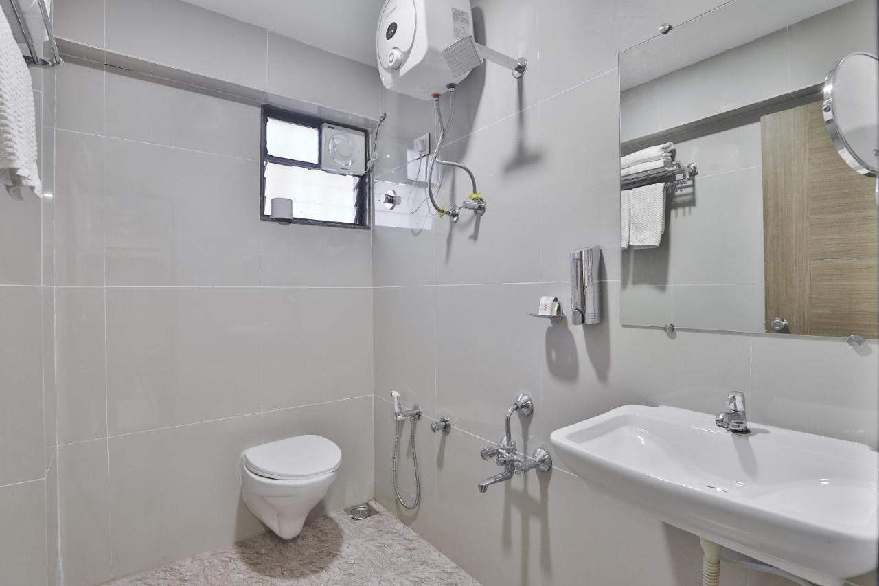 Collection O 12462 Hotel Shiv Inn Gandhinagar Ngoại thất bức ảnh