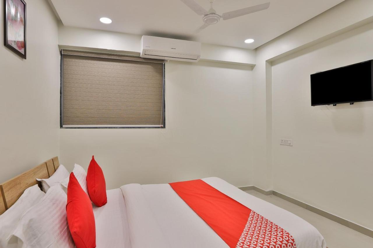 Collection O 12462 Hotel Shiv Inn Gandhinagar Ngoại thất bức ảnh