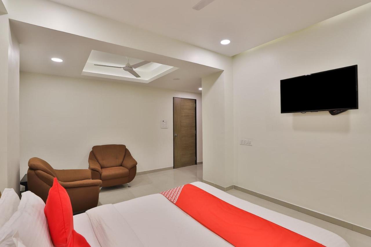 Collection O 12462 Hotel Shiv Inn Gandhinagar Ngoại thất bức ảnh
