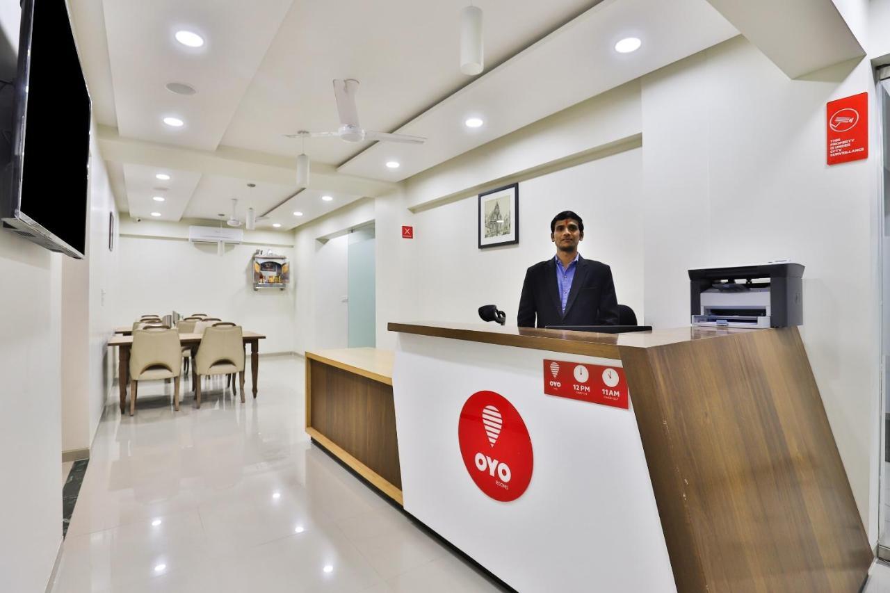 Collection O 12462 Hotel Shiv Inn Gandhinagar Ngoại thất bức ảnh