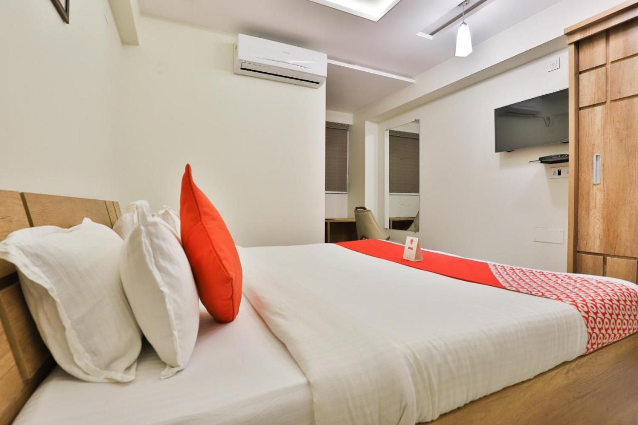 Collection O 12462 Hotel Shiv Inn Gandhinagar Ngoại thất bức ảnh