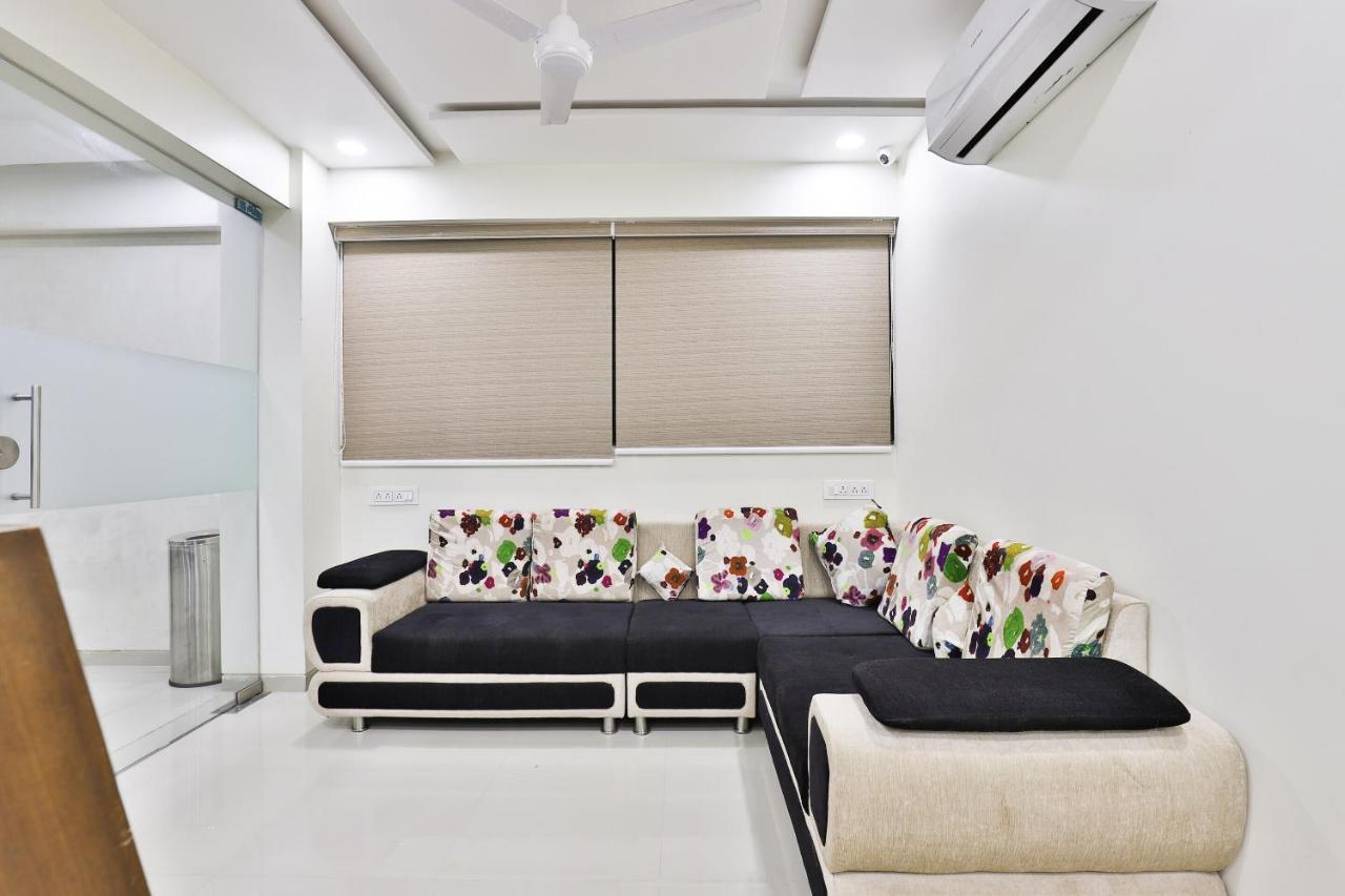Collection O 12462 Hotel Shiv Inn Gandhinagar Ngoại thất bức ảnh