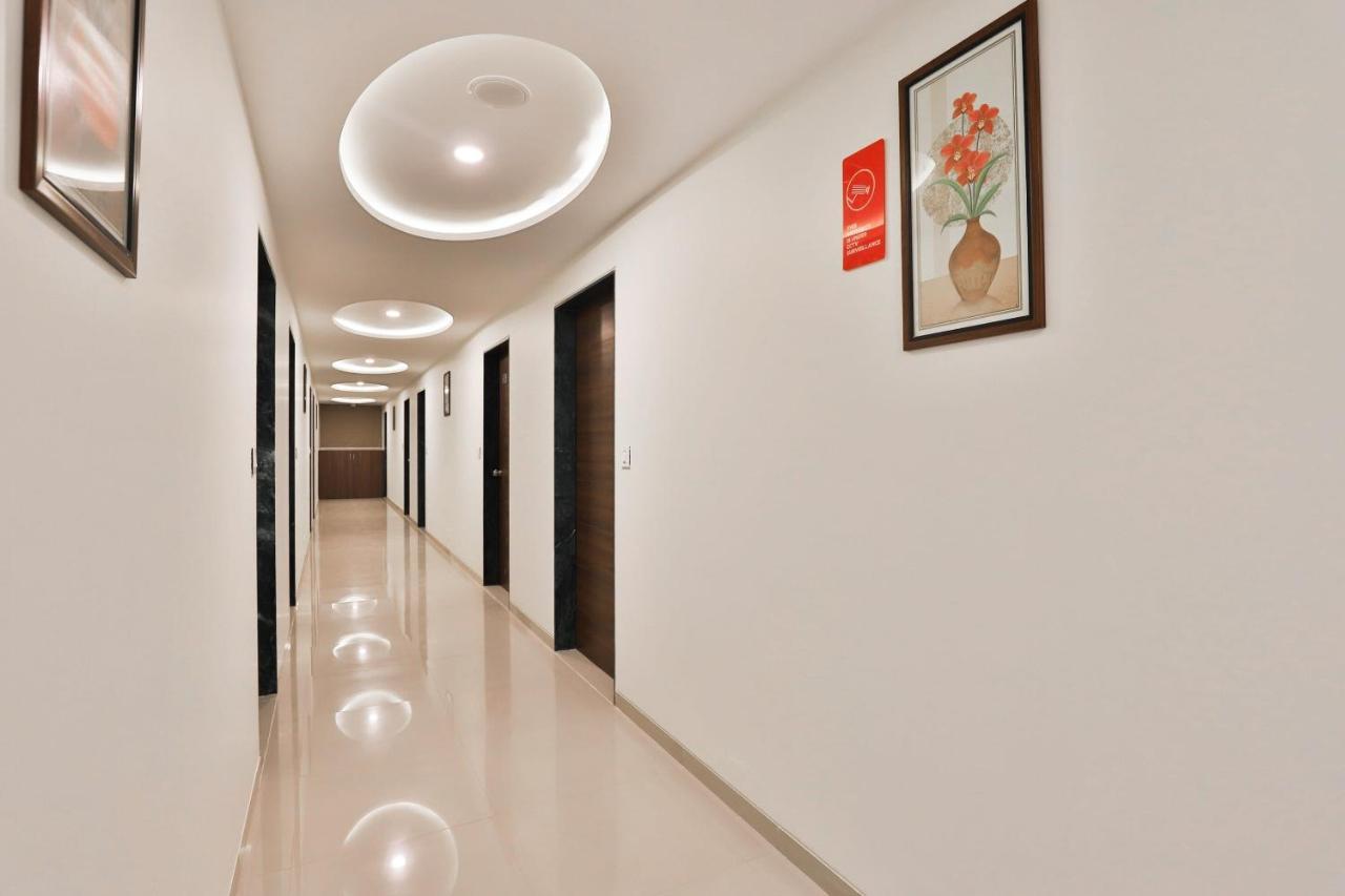 Collection O 12462 Hotel Shiv Inn Gandhinagar Ngoại thất bức ảnh