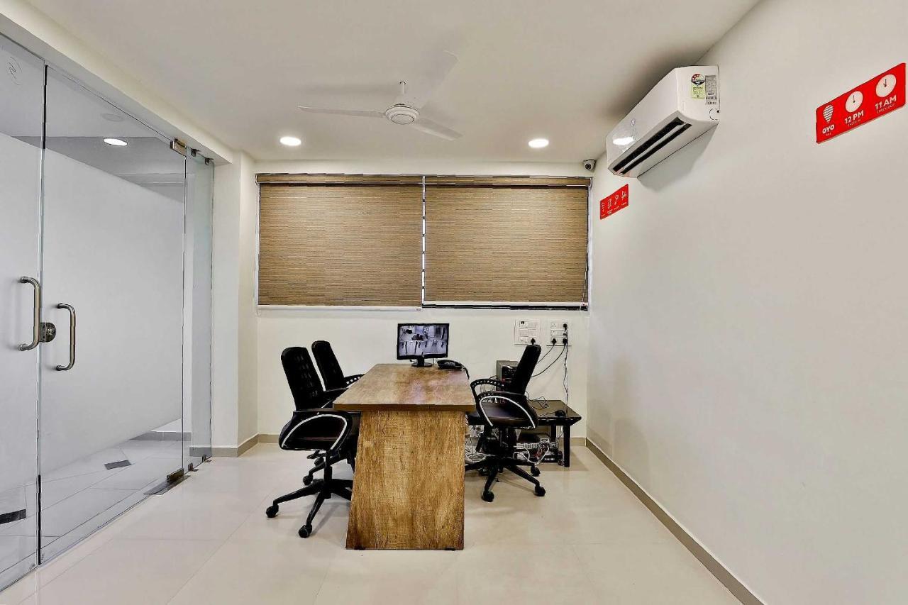 Collection O 12462 Hotel Shiv Inn Gandhinagar Ngoại thất bức ảnh