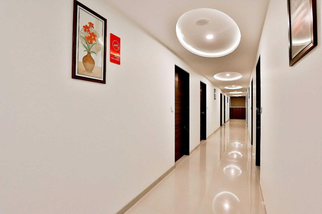 Collection O 12462 Hotel Shiv Inn Gandhinagar Ngoại thất bức ảnh
