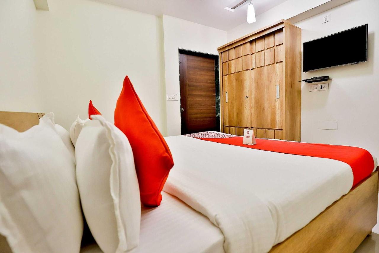 Collection O 12462 Hotel Shiv Inn Gandhinagar Ngoại thất bức ảnh