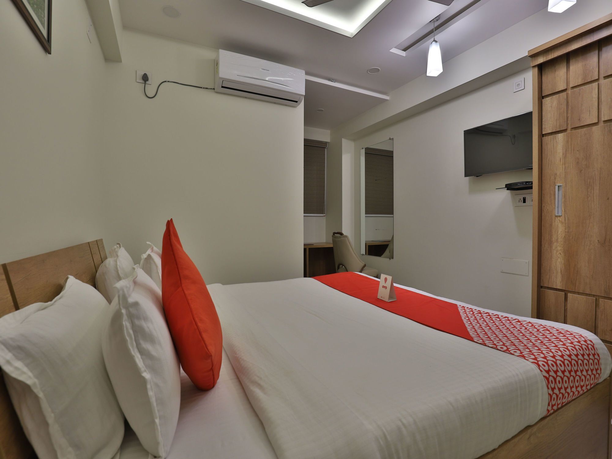 Collection O 12462 Hotel Shiv Inn Gandhinagar Ngoại thất bức ảnh