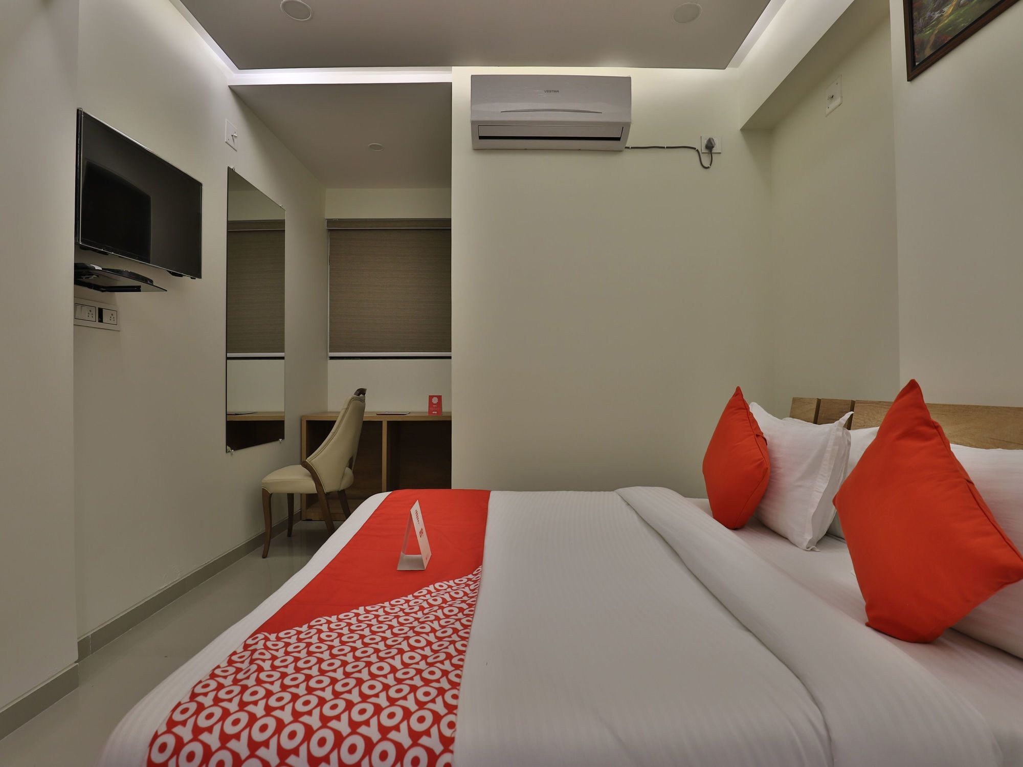 Collection O 12462 Hotel Shiv Inn Gandhinagar Ngoại thất bức ảnh