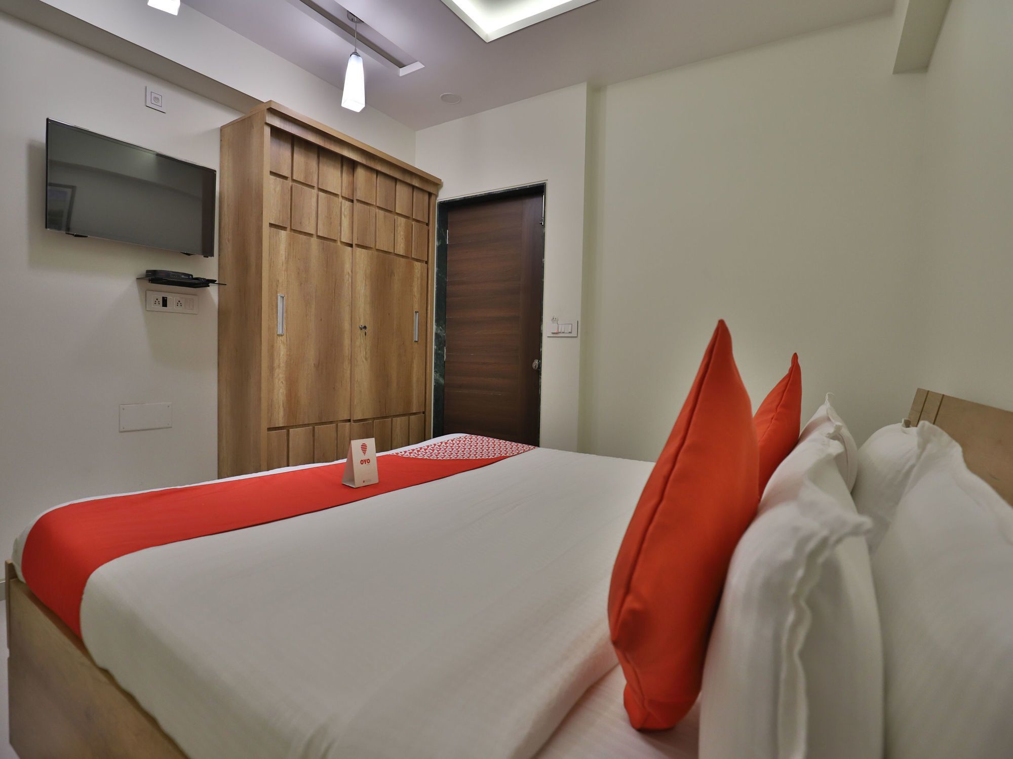 Collection O 12462 Hotel Shiv Inn Gandhinagar Ngoại thất bức ảnh