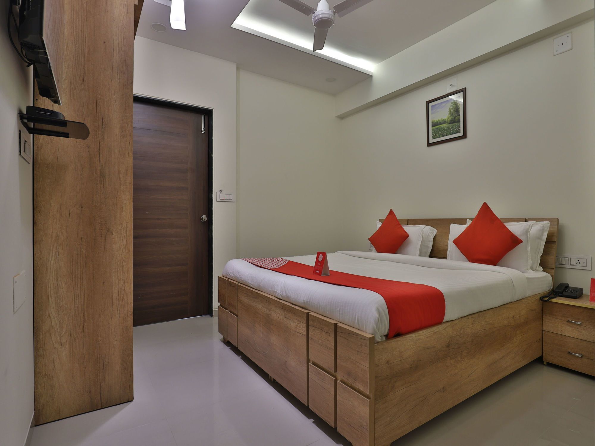 Collection O 12462 Hotel Shiv Inn Gandhinagar Ngoại thất bức ảnh