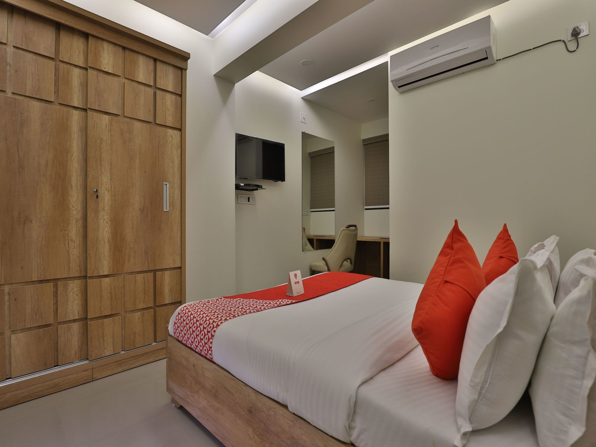 Collection O 12462 Hotel Shiv Inn Gandhinagar Ngoại thất bức ảnh