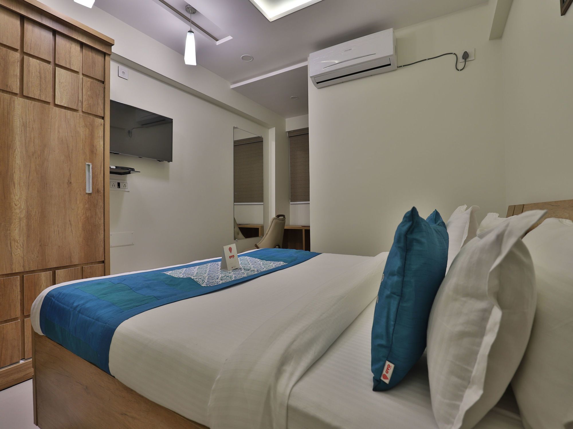 Collection O 12462 Hotel Shiv Inn Gandhinagar Ngoại thất bức ảnh