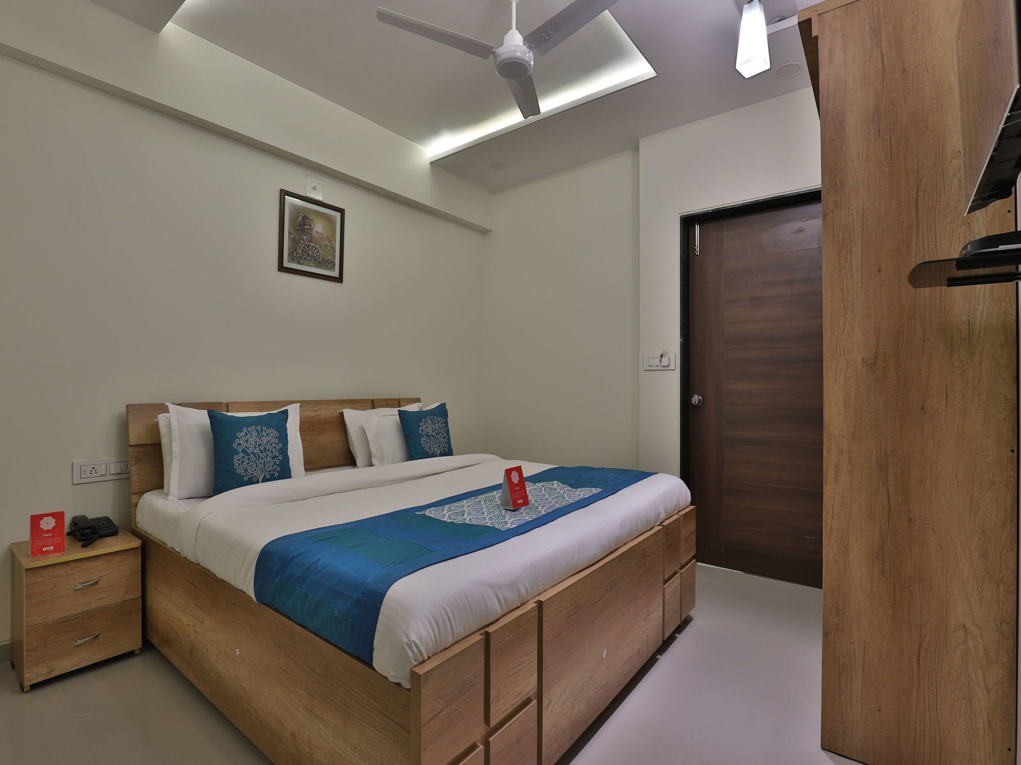 Collection O 12462 Hotel Shiv Inn Gandhinagar Ngoại thất bức ảnh