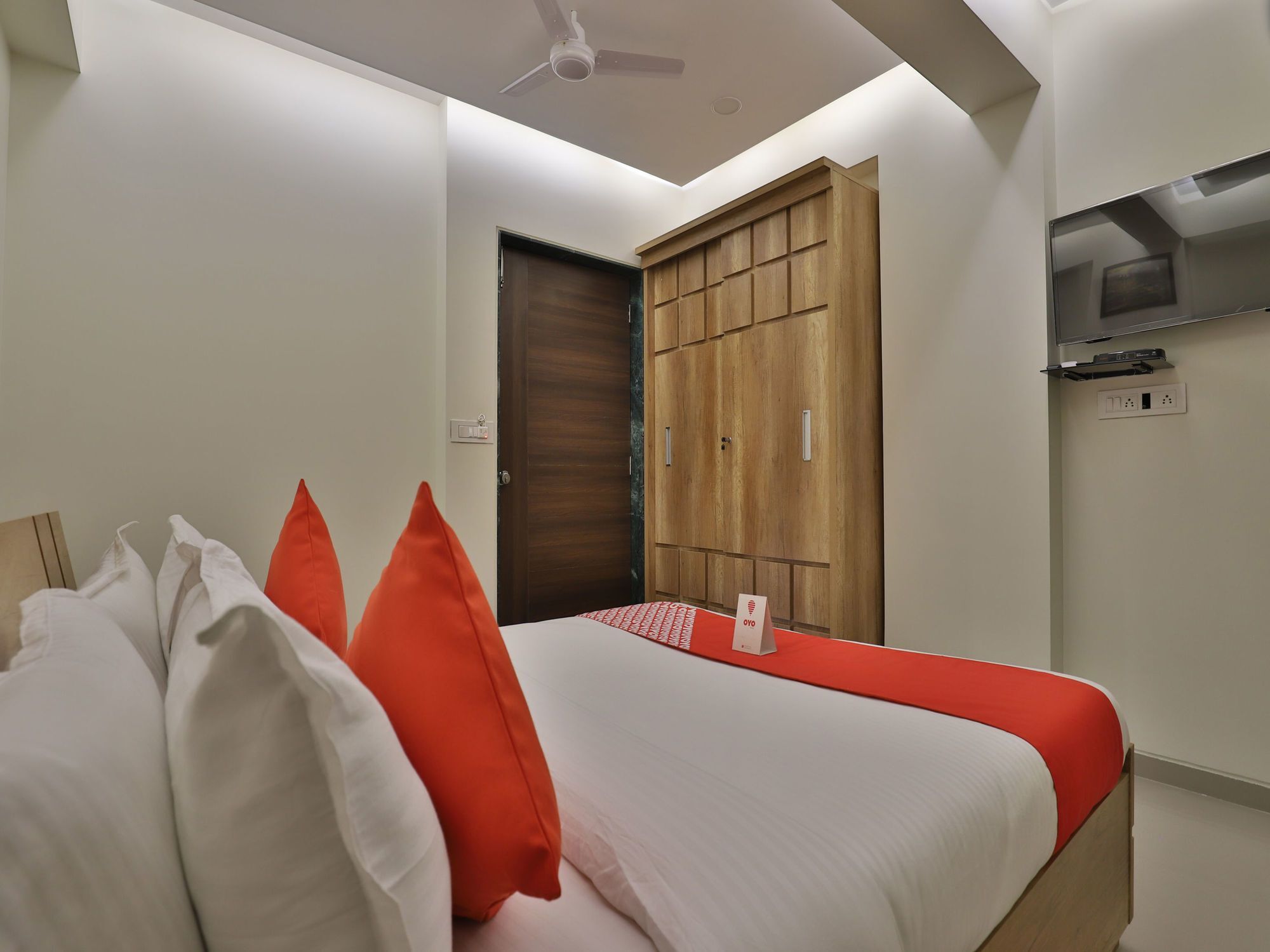 Collection O 12462 Hotel Shiv Inn Gandhinagar Ngoại thất bức ảnh